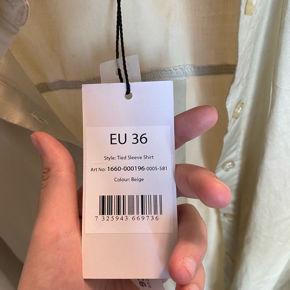 Beautiful long sleeve button up blouse. Beige/sage colour - Picture 4 of 4